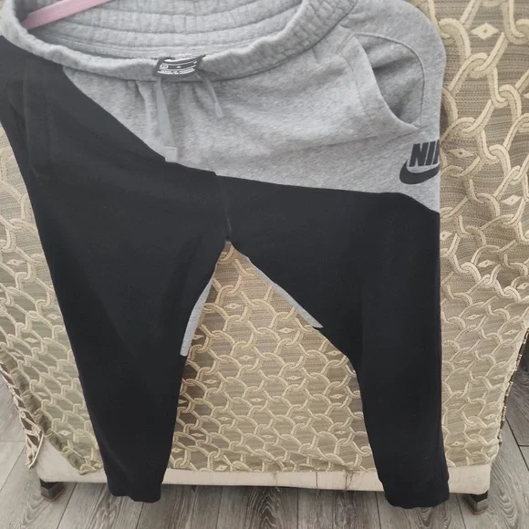 Nike Boys sweatpants - Picture 3 of 5